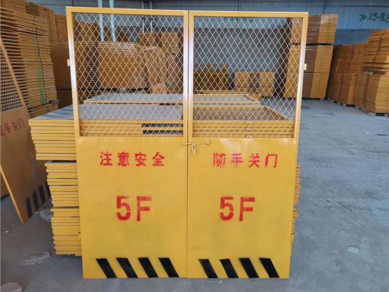 鋼板網(wǎng)施工電梯門(mén)